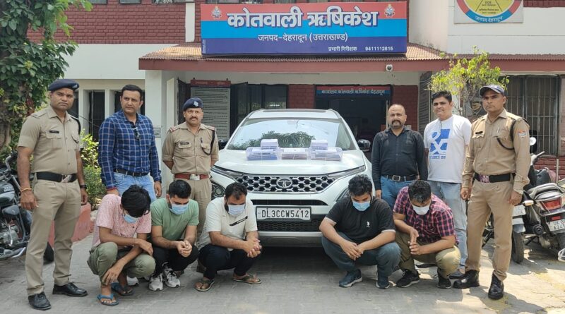 नकल माफियाओं पर दून पुलिस की सर्जिकल स्ट्राइक