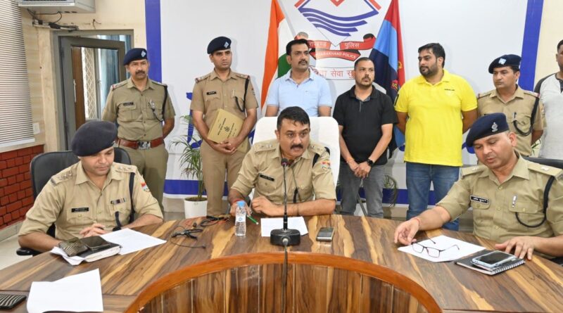 दून पुलिस ने अपराधियों के फुलप्रूफ प्लान तथा पूर्ण तैयारी के साथ की गयी लूट की घटना का किया पर्दाफाश