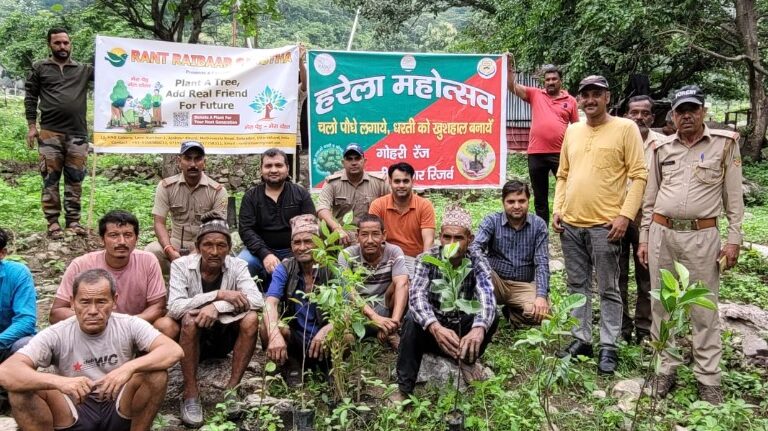 हरेला अभियान के तहत रंत रैबार संस्था ने यमकेश्वर बिजनी में किया वृक्षारोपण