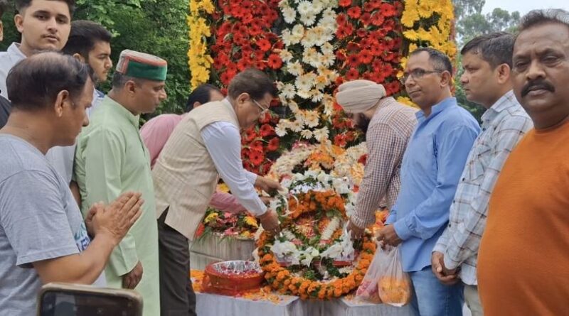 कारगिल विजय दिवस पर प्रदेश कांग्रेस ने स्मारक पहुंचकर शहीदों को अर्पित की पुष्पांजलि