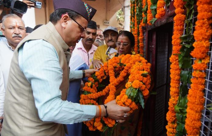 सीएम ने राज्य आंदोलन के शहीदों को श्रद्धासुमन अर्पित किये