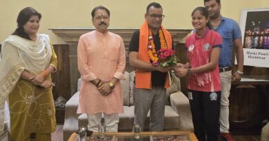 खेल राज्य मंत्री हेमराज बिष्ट आज हरिद्वार में खिलाड़ियों से मुलाकात करते हुए