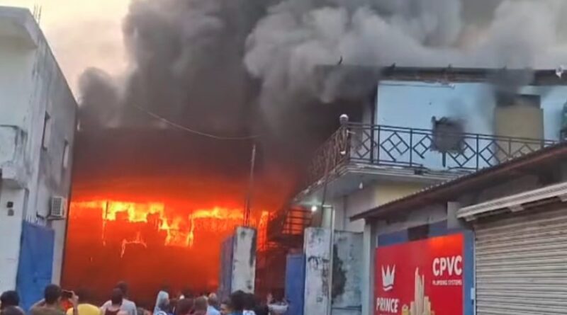 भूरारानी इलाके में पाइप गोदाम में लगी भीषण आग, लाखों का सामान जलकर हुआ खाक