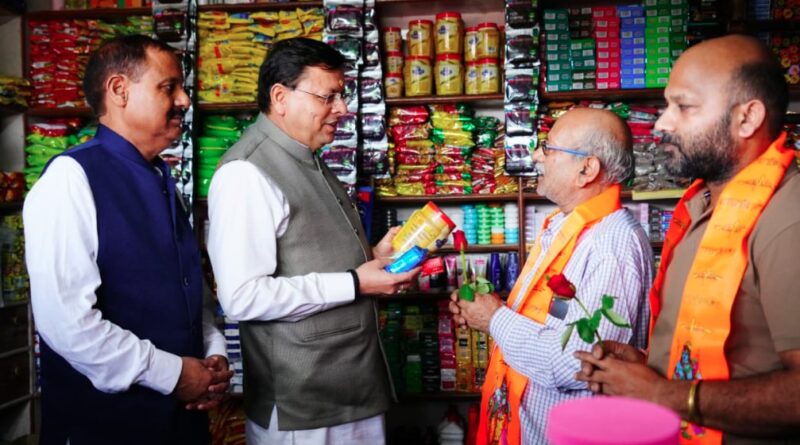 मुख्यमंत्री धामी ने कुँआवाला बाजार में किया “स्वदेशी अपनाओ” अभियान का प्रचार