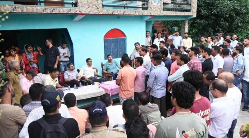 अंतिम व्यक्ति तक राहत पहुंचाए बिना चैन से नहीं बैठेगा प्रशासन- डीएम सविन बंसल