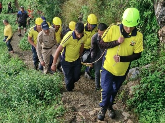 पिथौरागढ़: खाई में गिरने से सहायक अध्यापक की मौत, गांव और स्कूल में मातम