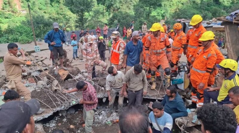 चमोली आपदा- मलबे में दबा परिवार, मां और जुड़वा बच्चों की दर्दनाक मौत