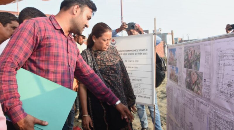 मंत्री रेखा आर्या ने किया छात्रावास निर्माण कार्य का निरीक्षण