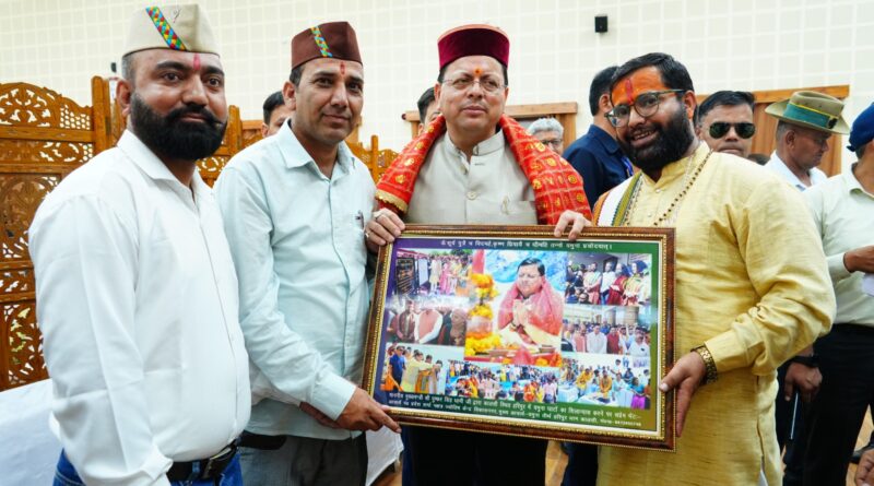 हरिघाट यमुना आरती समिति ने सीएम धामी से की मुलाकात, घाट निर्माण के लिए जताया आभार